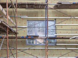 Jak efektywnie wykorzystać szalunek tracony przy budowie stropów, nadproży i słupów fundamentowych