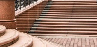 Atrakcyjne i przestrzenne efektywność schodów w budynkach użyteczności publicznej