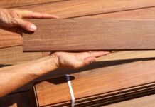 Jak zainstalować okładziny elewacyjne w formie drewnopodobnych dekoracyjnych desek: instrukcja krok po kroku