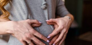Zdrowe paznokcie w ciąży: czy można wykonywać manicure hybrydowy?