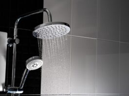 Deszczowa głowica prysznicowa kontra tradycyjna wylewka - wybierz nowoczesny zestaw do kąpiel wspólna