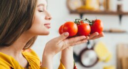 Trzy kluczowe zabiegi dla zdrowego wzrostu i obfitego owocowania pomidorów